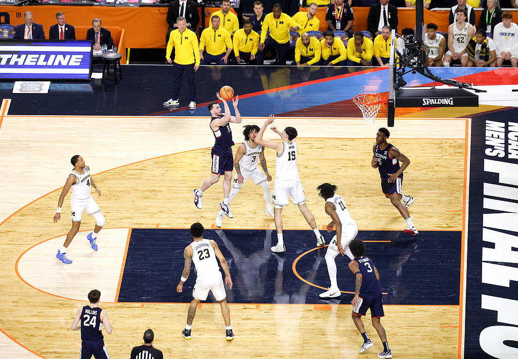 密歇根胜康大疯三夺冠 伦德伯格13分卡拉班17+11